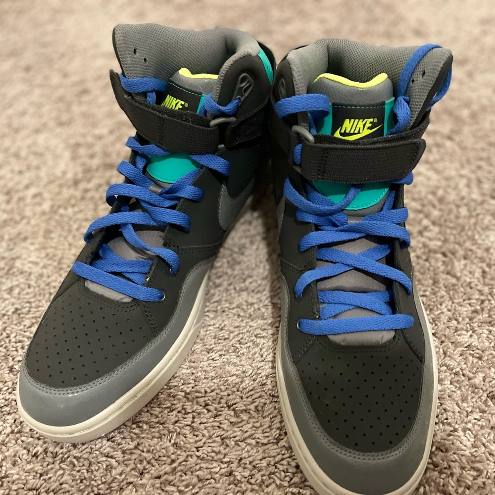 Nike Court Tranxition. Grey/ Silver. Size 12 New
